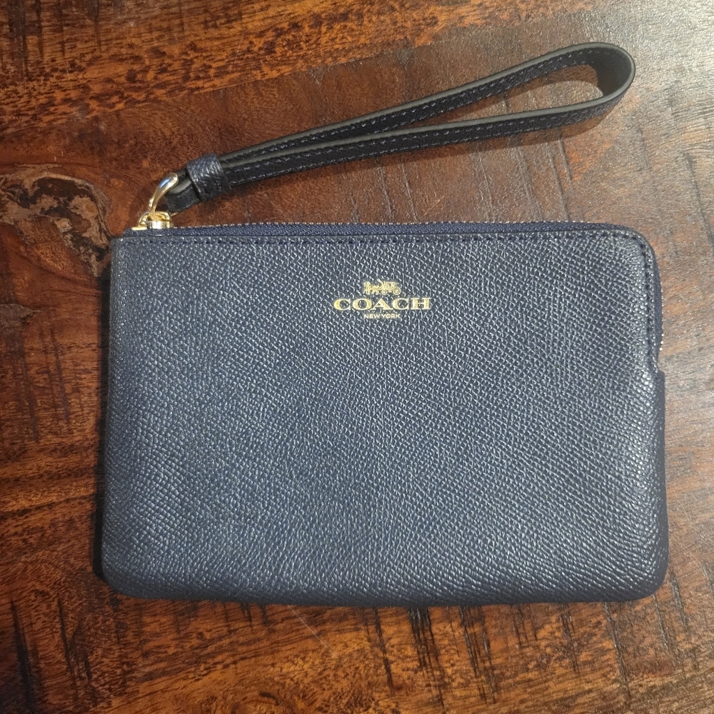 NWT Coach Pebble Leather Wristlet Navy Blue